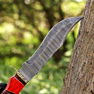 Cuchillo hecho a mano de acero de Damasco con mango de resina roja premium y funda de cuero genuino. - Product Image 4