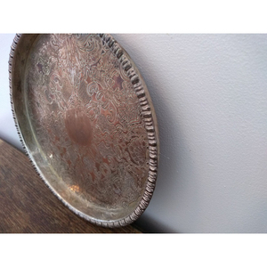 Assiette de présentation en métal au design élégant, idéale pour les mariages et les réceptions, en cuivre, parfaite pour les dîners raffinés. - Product Image 4