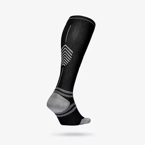Chaussettes de sport montantes pour hommes, noires, respirantes, en tricot de spandex et polyester, style classique d'été, motif uni - Product Image 5
