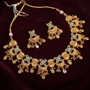 Ensemble collier et boucles d'oreilles pour femme JeweleMarket, plaqué or, avec cristaux et strass, style ethnique, pour mariage, fiançailles, anniversaire, cadeau, Maharashtra - Product Image 2