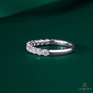 Bague en diamant rond de 2,5 mm disponible en or 9k, 10k, 14k, 18k, bijoux fins minimalistes pour alliance empilable, fiançailles ou idée cadeau - Product Image 5