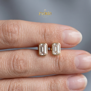 Pendientes de Diamantes Cultivados en Laboratorio con Corte Esmeralda de Zyorio Jewels, Oro de 14K, Certificados por IGI, Regalo de Compromiso Moderno - Product Image 1