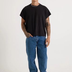 Camiseta Corta de Alta Calidad para Hombre, Color Negro Sólido, Diseño Personalizado, Precio al por Mayor Económico - Product Image 2