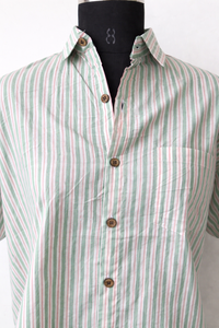 Camisa de Algodón a Rayas Verde y Rosa Unisex |   Camiseta de Manga Corta con Estampado Artesanal |   Camisa Artesanal Hecha a Mano |   Ropa Ética - Product Image 2