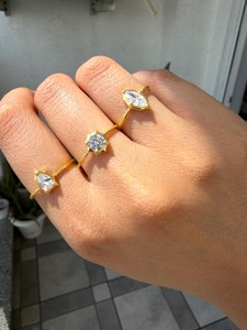 Anillo de lujo con bisel floral de oro amarillo de 18 quilates, diamante de corte redondo de 1.50 quilates cultivado en laboratorio, joyería de compromiso y promesa para parejas. - Product Image 6