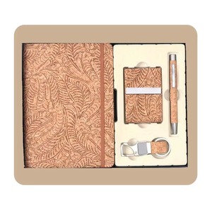 Ensemble Cadeau de Bureau en Cuir PU Personnalisé de Qualité Supérieure pour Thanksgiving, avec Journal et Bouteille à Impression en Relief - Product Image 4
