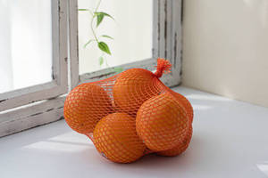 Sac en filet tubulaire tricoté souple SAGA 5kg 2000mtr en PE, 1000 rouleaux du Gujarat pour l'emballage des oranges et des pommes de terre - Product Image 1