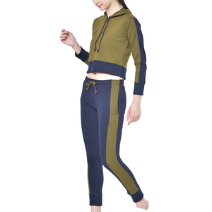 Conjunto Deportivo para Mujer, Top Corto con Capucha y Pantalones, Conjunto de 2 Piezas - Product Image 4