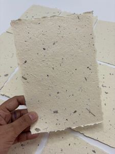 Hojas de Papel Hechas a Mano con Borde Decorativo de Hoja de Salvia para Invitaciones, Caligrafía, Manualidades y Papelería de Lujo - Product Image 2
