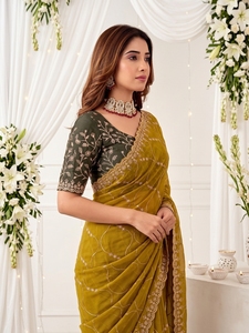 Blusa de Sari de Seda Verde Bordada AARA Fashion para Mujer, Tradicional India/Pakistaní, Larga hasta el Suelo, Ajuste Regular, Antiarrugas - Product Image 3