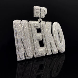 Colgante de Diamantes de Aleación Chapado en Oro con Diseño de Hielo Hip Hop Personalizado para Hombre - Product Image 1