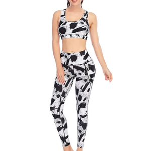 Ensemble de yoga 2 pièces pour femme, imprimé numérique, leggings taille haute, débardeur court à dos nageur et col rond, longueur intégrale, en Spandex et Polyester - Product Image 1