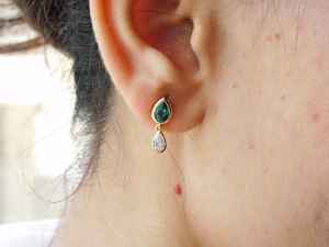 Boucles d'oreilles clous en argent sterling 925 plaqué or 14 carats avec émeraude véritable taille poire sertie à griffes, bijou pierre de naissance de mai, cadeau pour anniversaire ou fête - Product Image 4