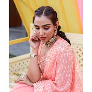 Collections de saris indiens ethniques tendance en mousseline de soie à séchage rapide pour femmes, pour festivals, mariages, toutes saisons, avec motifs Paisley, couleur pêche et travail Gotta - Product Image 2