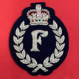 ป้ายปักลายทองคำแบบสั่งทำพิเศษคุณภาพสูงปี 2025 งานแฮนด์เมด สไตล์ใหม่ บริการ OEM ป้ายปักผ้าทวิลสำหรับขาย - Product Image 6