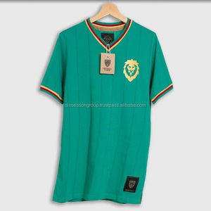 T-shirt classique à manches courtes pour homme, coupe régulière, inspiré des légendes du football, en jersey 100% coton, personnalisable, Drop Needles Fabrics - Product Image 4