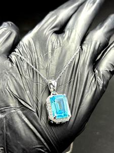 Colgante de cristal azul con corte esmeralda o topacio, colgante de plata 925, colgante con halo de diamantes, colgante delicado para regalos de cumpleaños para mujeres - Product Image 4