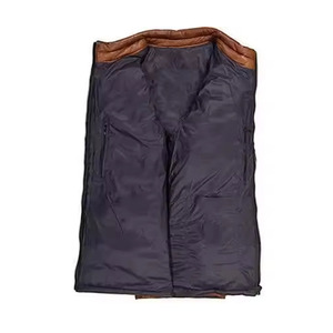 Veste à bulles intemporelle conçue pour les hommes recherchant à la fois chaleur et style dans un look de veste d'hiver - Product Image 6
