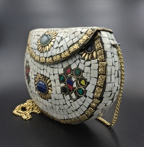 Pochette de mosaïque en laiton de mariage de femmes pour l'utilisation de soirée pour les femmes et la mariée à bas prix par LUXURY CRAFTS - Product Image 1