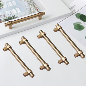 มือจับตู้เสื้อผ้าทองเหลืองร่วมสมัย มือจับตู้ห้องน้ำ อุปกรณ์ฮาร์ดแวร์ประตูเฟอร์นิเจอร์ รูปทรงสี่เหลี่ยมผืนผ้า ทนทาน เป็นมิตรกับสิ่งแวดล้อม ใช้งานง่าย - Product Image 1