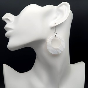 Boucles d'oreilles en coquille polie, bijoux artisanaux naturels, objets de collection, pour les soirées, par Curio Craft - Product Image 5