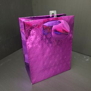 Grand sac cadeau en aluminium gaufré léger de qualité supérieure - Product Image 6