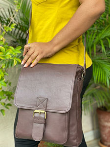 Nueva Venta caliente de alta calidad personalizado Real Crunch cuero genuino pasaporte sosteniendo bolso de hombro hecho a mano Sling Bag - Product Image 2