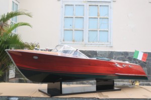 Modèle de bateau à moteur italien en bois RIVA ARISTON DARK BLUE HULL X LARGE SIZE 160CM - Artisanat peint durable pour la décoration de la maison - Product Image 3