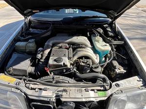 1995 Mercedes-Benz E-300D Sedán: Venta al por mayor de coches usados - Product Image 4