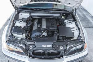 2002 B-M-W 325-i T-o-u-r-i-n-g - Product Image 5