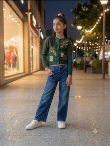 Jeans en denim large pour enfants de qualité supérieure, coupe large tendance, tissu doux et confortable, pour un usage quotidien décontracté, en vente - Product Image 4