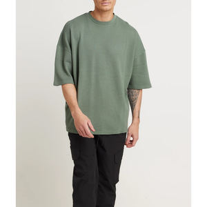 เสื้อเชิ้ตผู้ชายสีเขียวมะกอก ผ้าถักลายวาฟเฟิล แขนสั้น ทรงโอเวอร์ไซส์ ระบายอากาศได้ดี ผ้าฝ้าย สวมใส่สบาย สไตล์ฤดูร้อน - Product Image 3