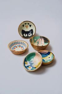 Bol de service élégant en bois de manguier avec motif imprimé en émail, pour la table de fête, la maison et la cuisine, provenant d'Inde. - Product Image 5