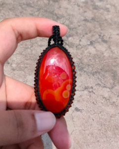 Pendentif Macramé Oval en Jaspe Coquelicot Naturel Fait Main, Pierre Précieuse Rouge Orbiculaire, Bijou Bohème en Cristal de Guérison pour Femme - Vente en Gros - Product Image 1
