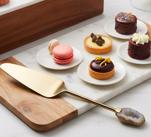 Couteau à gâteau élégant au design minimaliste en argent, outil de découpe de gâteau durable, idéal pour une utilisation quotidienne, la pâtisserie et les repas à la maison - Product Image 4