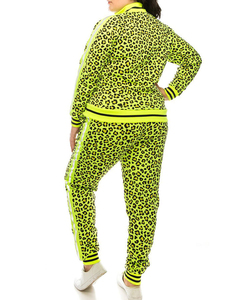 Conjunto Deportivo de 2 Piezas Personalizado por Sublimación, Chaqueta y Pantalones con Cordón Ajustable, Bandas Laterales Reflectantes, Color Verde Neón, Estilo Casual y Resistente - Product Image 5