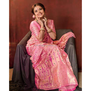 Hermoso Sari de Seda 100% de la India con un Rico Pallu y Trabajo Jacquard en Toda la Prenda - Product Image 2