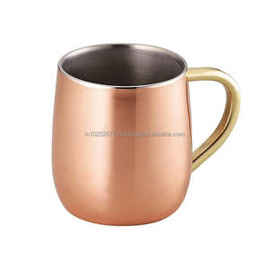 Tazas de mula de cobre martillado hechas a mano con textura vintage y labio liso ideales para compartir recetas clásicas en fiestas - Product Image 3