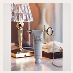 Crème pour les mains Reopyum Blanc Le Noir 50 ml, parfumée, pour adoucir les mains et les rendre douces, crème hydratante pour les mains - Product Image 4