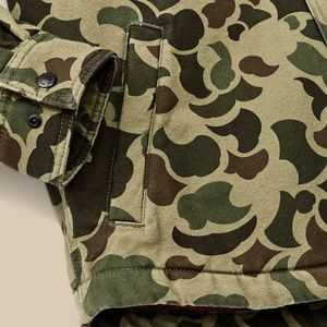 Chaqueta de camuflaje para hombre, estilo cazador de patos, con botones en la parte delantera, bolsillos dobles en el pecho y forro acolchado cálido, duradera, para actividades al aire libre. - Product Image 3