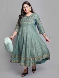 Kurti Anarkali de rayón con estampado floral verde para la colección de tallas grandes para mujer, con cuello en V y mangas tres cuartos. - Product Image 1