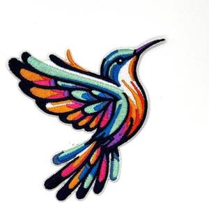 Écussons thermocollants personnalisés en tissu sergé brodé avec motif floral - Badges logo en gros pour vêtements et chapeaux - Product Image 1