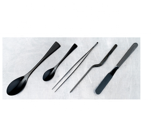 Juego de 5 Utensilios de Cocina para Emplatado, Pinzas, Espátula, Cuchara con Recubrimiento de Plasma Negro, Precio de Mayoreo, Fabricantes de Pakistán - Product Image 1