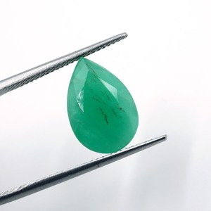 Esmeralda Natural Facetada de Corte Pera, 5.40 Quilates, Verde Brasileño, HAYAAT GEMS N-37, 14.5x9.5x6.5mm, para Joyería - Product Image 1