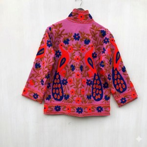Chaqueta de Algodón Bordada con Diseño Floral Único y Moderno, Cuello Mandarín, Manga Larga, Cierre Hecho a Mano, Estilo Primavera, Prairie Chic - Product Image 2