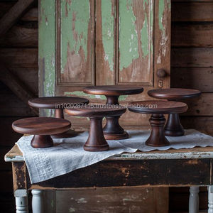 Élégant support à gâteaux en bois à 2 niveaux pour présenter des gâteaux d'anniversaire, des gâteaux de fiançailles ou des gâteaux de célébration à thème - Product Image 4