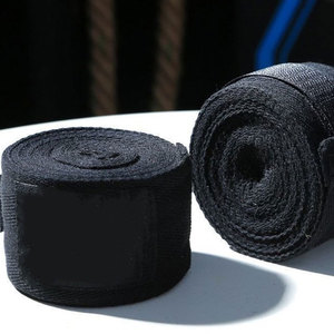 Protege tus manos con estilo: Guantes de boxeo y combate con correas elegantes - Product Image 5