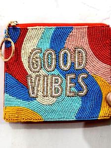 Monedero de seda con cuentas y diseño de fresa, fondo multicolor |   Cartera de Mano Hecha a Mano con Cierre Magnético Resistente |   Moda con Cuentas Decorativas - Product Image 2