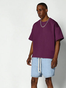 T-shirt Homme Coupe Boxy Streetwear 300 GSM avec Logo Personnalisé, Haut Court Imprimé Graphique en Coton Lourd 100% Coton - Product Image 6