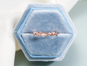 Anillo de Oro Rosa de 14K con Hoja Infinita y Diamante Cultivado en Laboratorio - Product Image 3